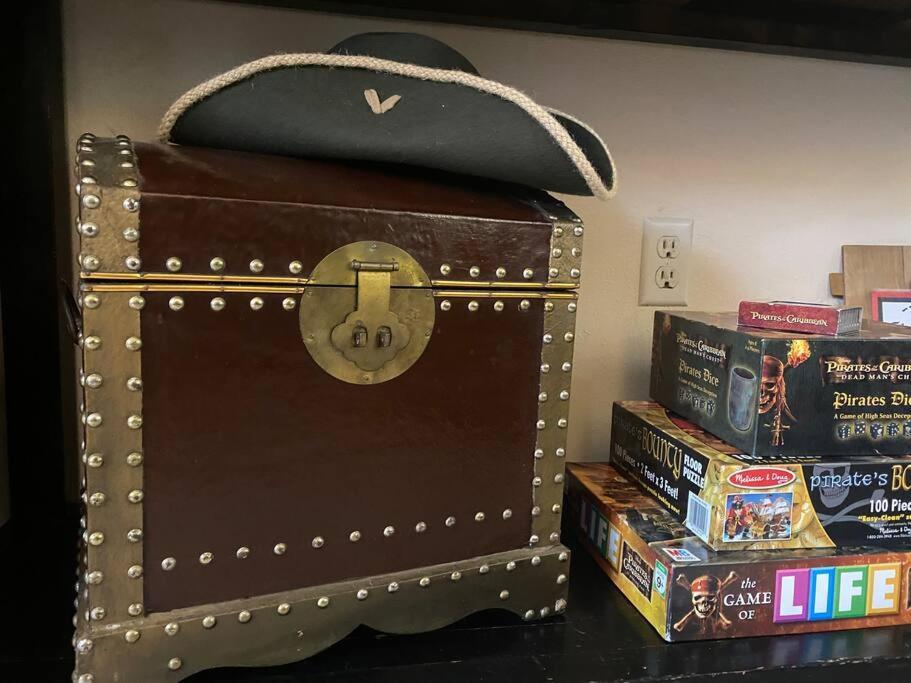 クリスタルリバーProfessor Rousseau'S Pirates Lairアパートメント エクステリア 写真